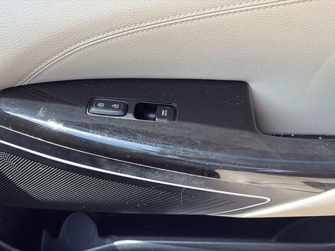 Used 2017 Kia Cadenza Premium image 19