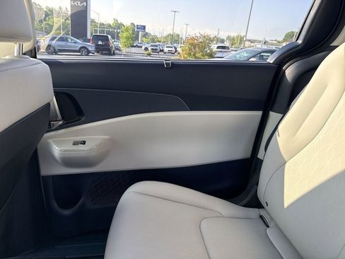 New 2026 Kia Carnival EX FWD image 25