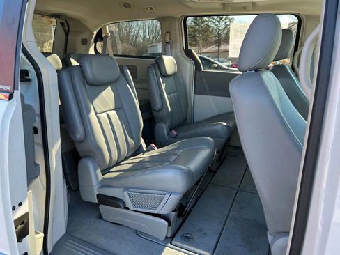 Used 2010 Dodge Grand Caravan SXT image 26