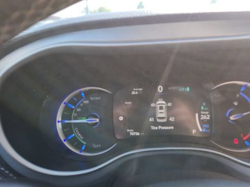 Used 2024 Chrysler Pacifica Limited FWD image 22