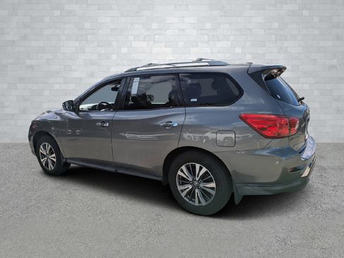 Used 2018 Nissan Pathfinder SV image 7