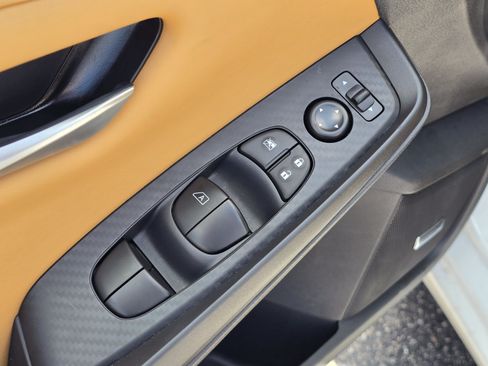 Used 2025 Nissan Sentra SV w/ SV Premium Package FWD image 19