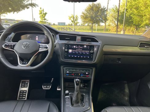Certified 2024 Volkswagen Tiguan SE R-Line w/ MDO Package, Three-Row image 26