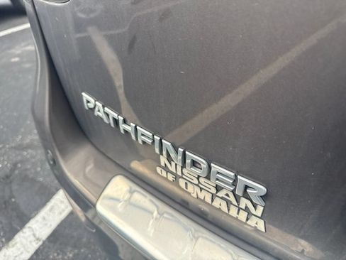 Used 2015 Nissan Pathfinder SL w/ SL Tech Package FWD image 7
