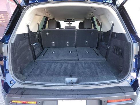 Certified 2025 Nissan Pathfinder SV image 13