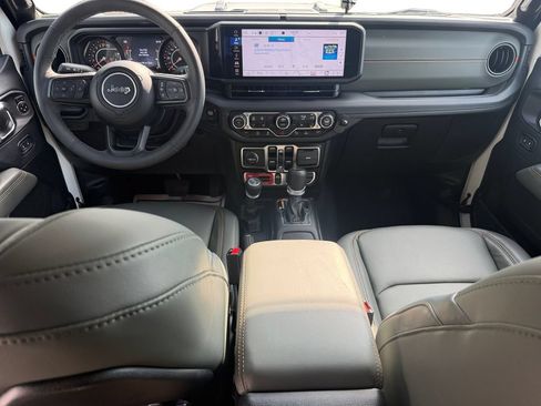 Used 2025 Jeep Gladiator Mojave w/ Safety Group AWD/4WD image 10