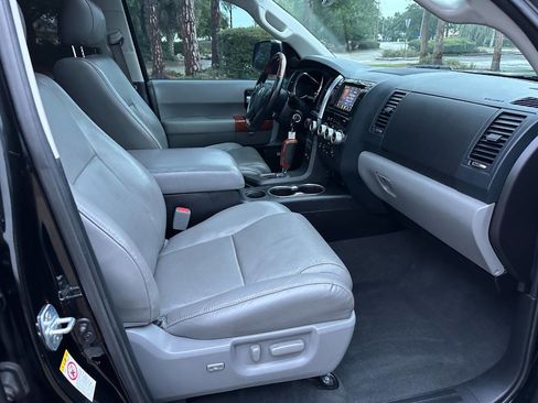 Used 2019 Toyota Sequoia Platinum image 29