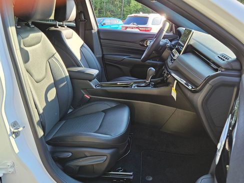 New 2026 Jeep Compass Latitude image 15