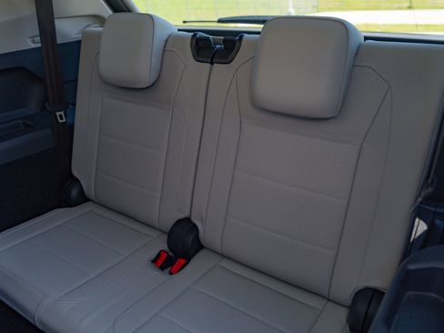 Used 2019 Volkswagen Tiguan SEL FWD image 25