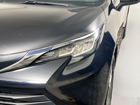 Used 2023 Toyota Sienna XLE FWD image 11