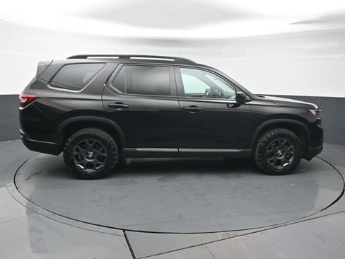 Certified 2023 Honda Pilot TrailSport image 6