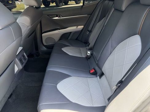 Used 2018 Toyota Camry XLE FWD image 16
