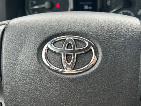 Certified 2022 Toyota Tacoma TRD Off-Road AWD/4WD image 37