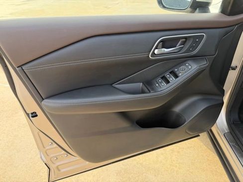 Used 2022 Nissan Rogue Platinum w/ Head-Up Display Package image 12