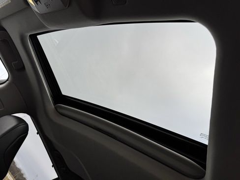 Certified 2022 Toyota Highlander XLE image 6