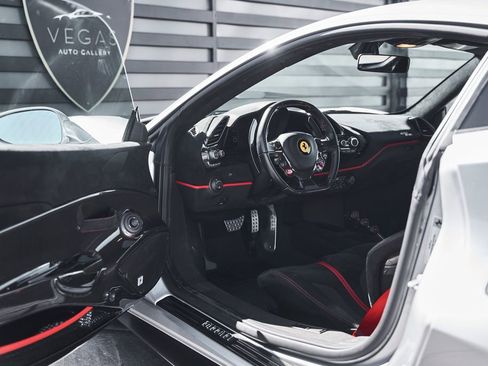 Used 2020 Ferrari 488 Pista Coupe RWD image 26