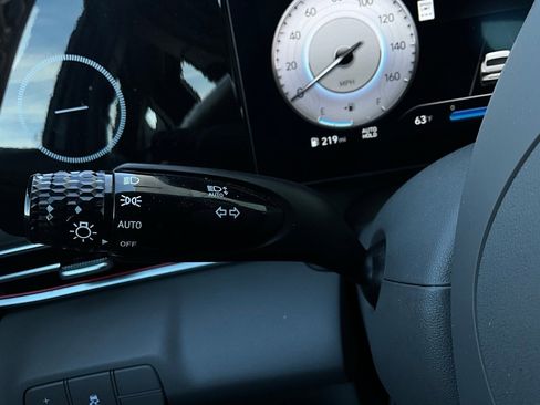 Used 2025 Hyundai Elantra SEL image 38