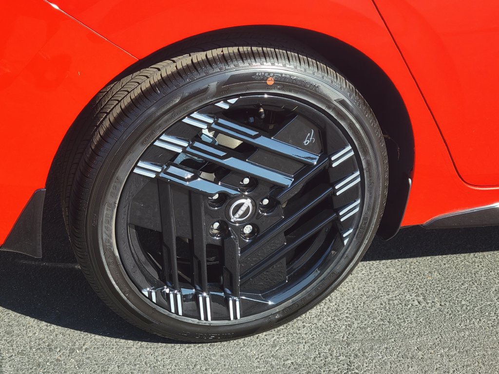 New 2027 Nissan Sentra SR w/ Floor Mat Package FWD image 3