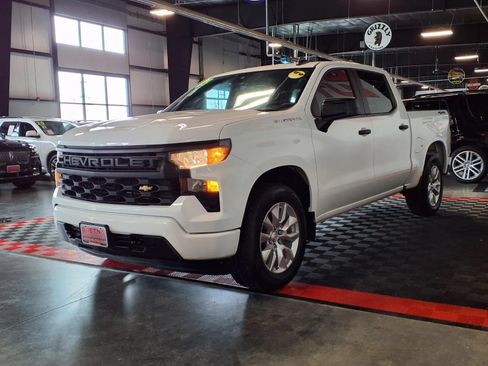 Used 2023 Chevrolet Silverado 1500 Custom AWD/4WD image 3
