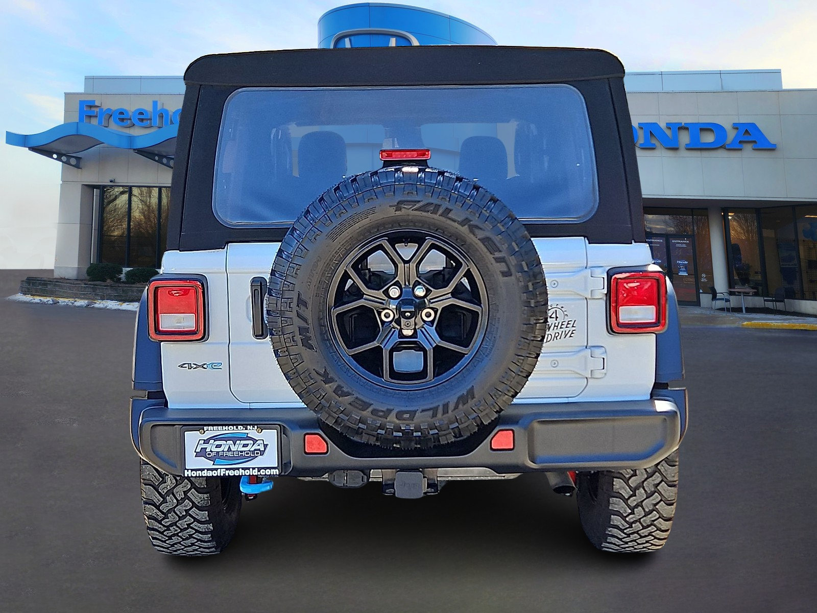 Used 2024 Jeep Wrangler Unlimited AWD/4WD image 6