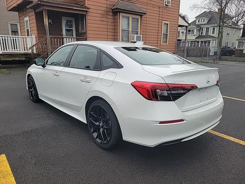 Used 2023 Honda Civic Sport image 3