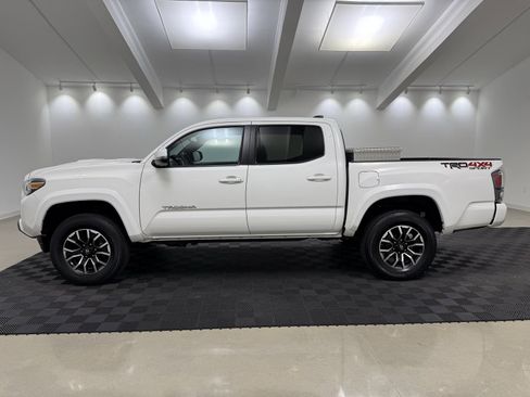 Used 2021 Toyota Tacoma TRD Sport image 4
