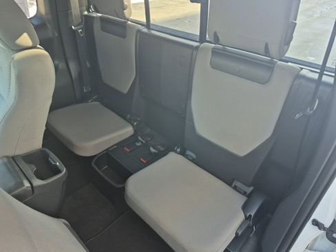 Used 2019 Toyota Tacoma SR5 w/ SR5 Appearance Package (SM) image 13