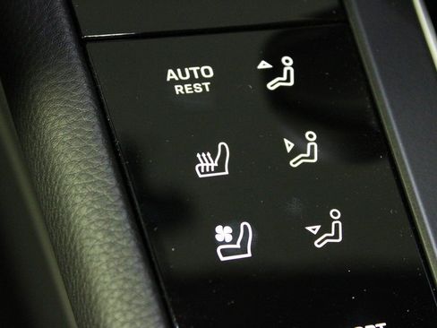 Certified 2025 Porsche Macan image 15