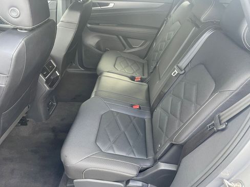 Used 2025 Volkswagen Atlas Cross Sport SE image 22