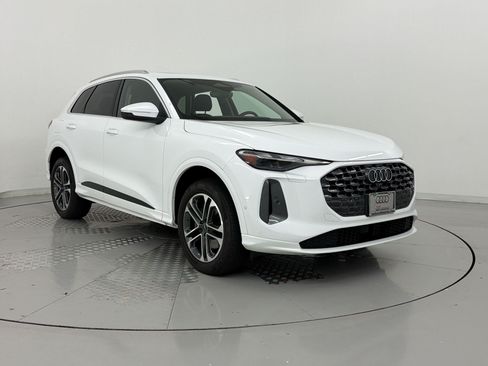 Certified 2025 Audi Q5 Premium w/ Convenience Package AWD/4WD image 7