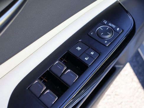 Used 2022 Lexus ES 300h w/ Luxury Package image 11