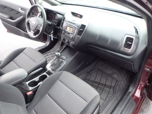 Used 2018 Kia Forte LX image 11