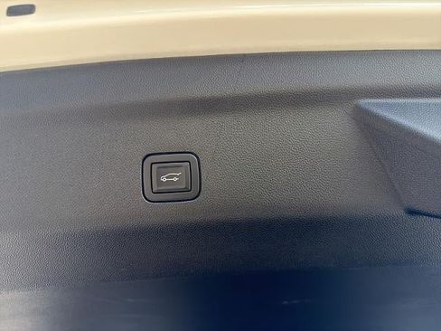 Used 2025 GMC Yukon XL Denali Ultimate w/ LPO, Floor Liner Package AWD/4WD image 14