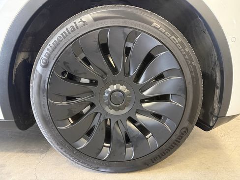 Used 2021 Tesla Model Y Long Range AWD/4WD image 37