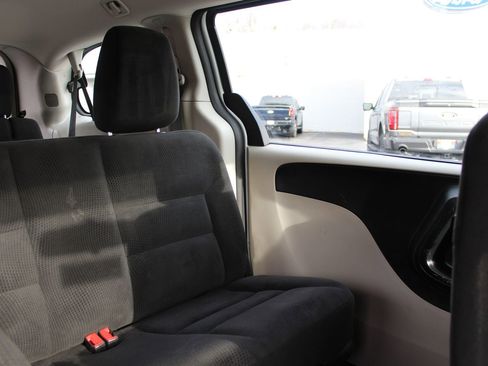 Used 2016 Dodge Grand Caravan American Value Package image 14