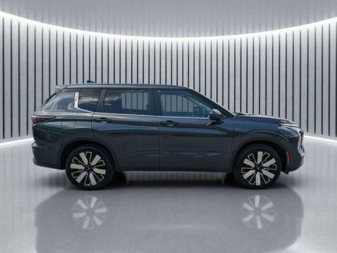 New 2026 Mitsubishi Outlander SE FWD image 3