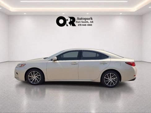 Used 2017 Lexus ES 350 w/ Navigation System Package FWD image 3