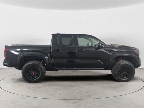 Used 2025 Toyota Tacoma TRD Pro AWD/4WD image 6