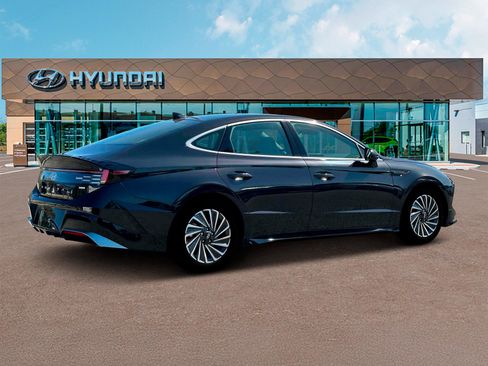 New 2025 Hyundai Sonata Limited image 8