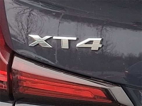 Used 2024 Cadillac XT4 Premium Luxury image 32