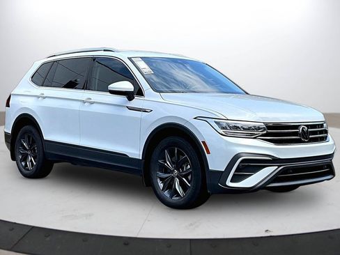 Used 2023 Volkswagen Tiguan SE AWD/4WD image 2