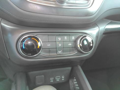 Used 2021 Chevrolet TrailBlazer LS FWD image 17