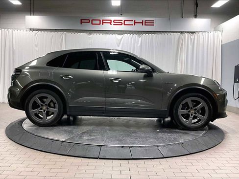 Used 2025 Porsche Macan 4 Electric image 11