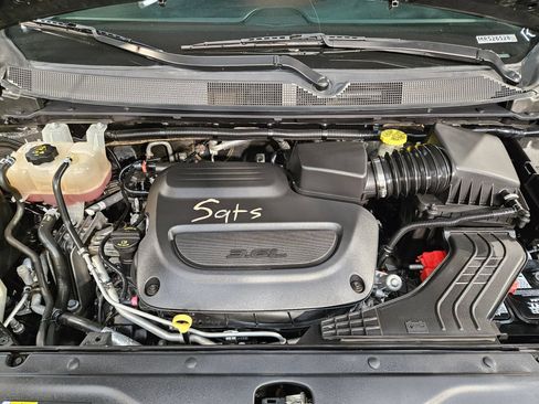 Used 2021 Chrysler Voyager L FWD image 19