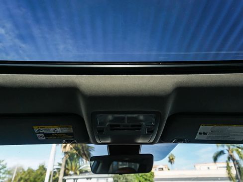 Used 2017 Toyota Highlander Limited image 13