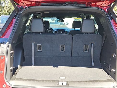 Used 2023 Chevrolet Traverse RS image 8