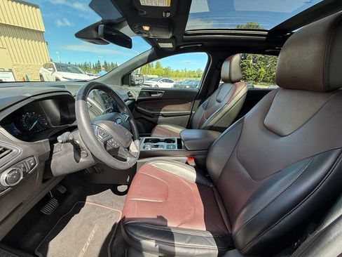 Used 2022 Ford Edge Titanium w/ Equipment Group 301A AWD/4WD image 5