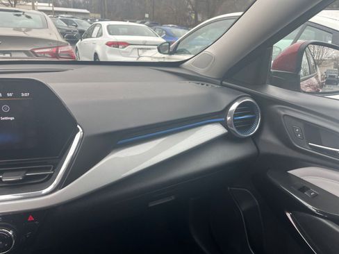 Used 2025 Chevrolet Trax LT w/ LT Convenience Package image 29