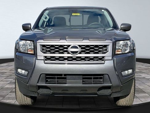 Used 2025 Nissan Frontier SV w/ SV Convenience Package RWD image 3