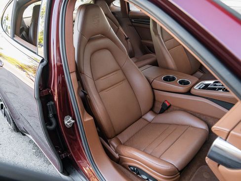 Used 2023 Porsche Panamera 4 image 4